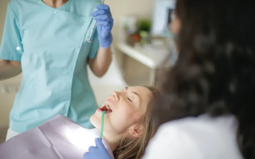 How Dentists Spot Cracks Dartford